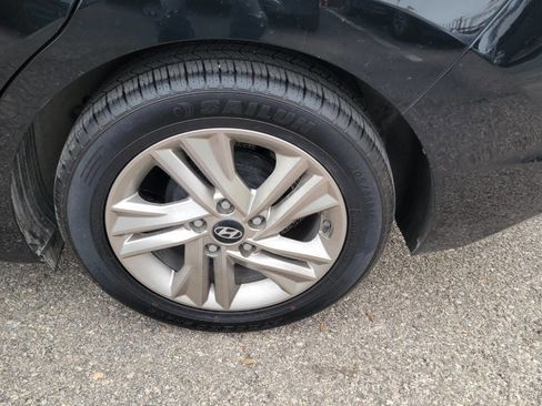 Used 2019 Hyundai Elantra SE w/ Cargo Package image 30