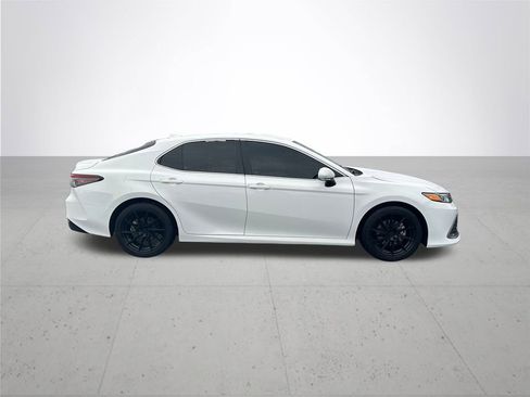 Used 2022 Toyota Camry LE image 6