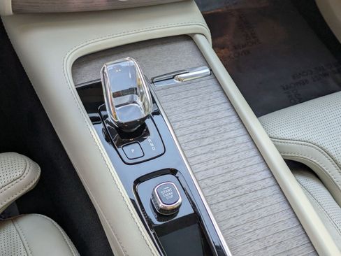 Used 2023 Volvo XC90 T8 Ultimate image 24