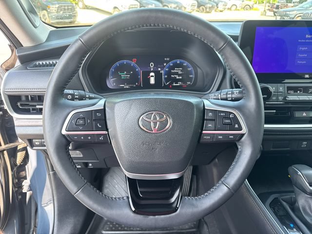 Used 2025 Toyota Grand Highlander FWD image 23