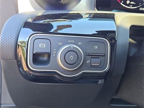 Used 2025 Mercedes-Benz CLA 250 4MATIC image 21