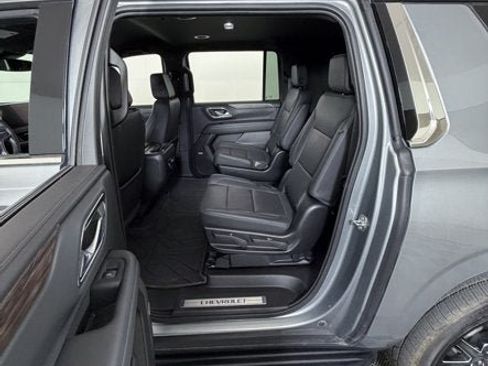 Used 2024 Chevrolet Suburban LT w/ Luxury Package RWD image 9