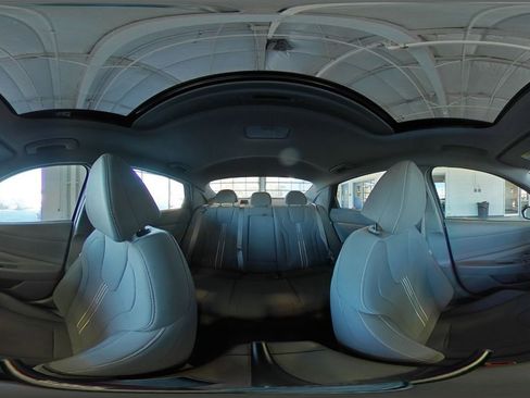 Used 2025 Hyundai Elantra SEL image 46