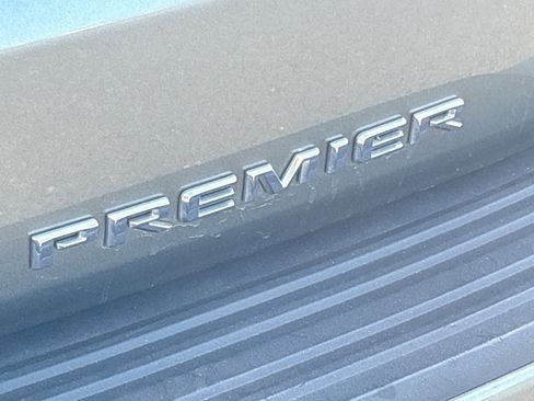 Used 2023 Chevrolet Suburban Premier image 12