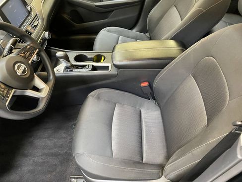 Used 2025 Nissan Altima 2.5 SV FWD image 18