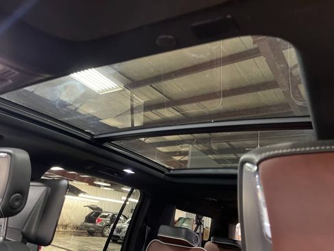 Used 2023 GMC Yukon XL Denali Ultimate AWD/4WD image 13