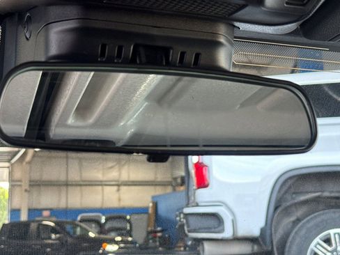 Used 2025 Jeep Wrangler Unlimited Rubicon AWD/4WD image 24