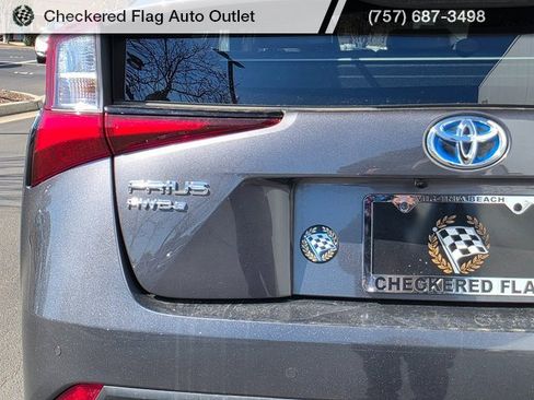 Used 2022 Toyota Prius XLE image 17