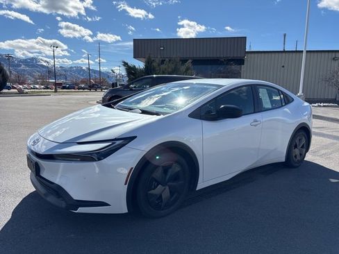 Used 2024 Toyota Prius LE image 8