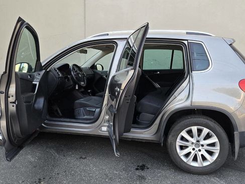 Used 2009 Volkswagen Tiguan S image 10