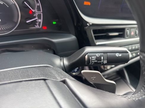 Used 2022 Lexus ES 300h w/ Luxury Package image 21