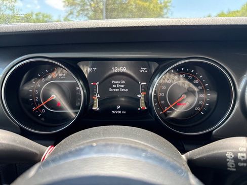 Used 2019 Jeep Wrangler Unlimited Sahara w/ Cold Weather Group AWD/4WD image 7