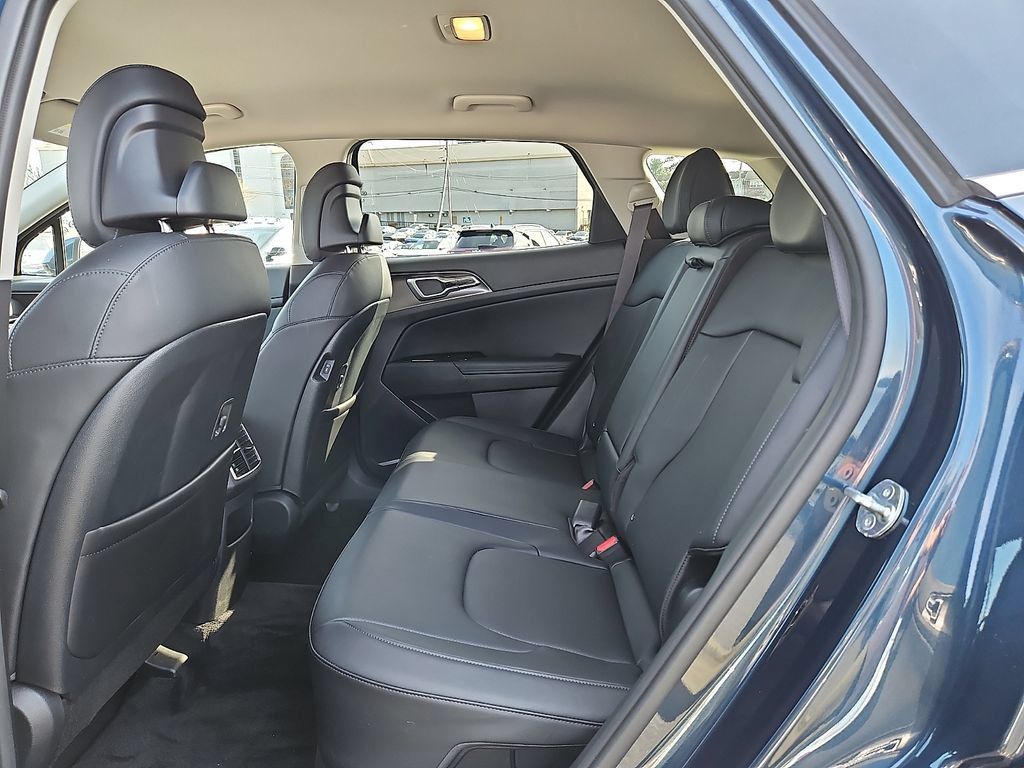 Used 2023 Kia Sportage EX AWD/4WD image 12