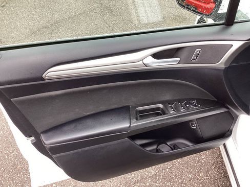Used 2019 Ford Fusion SE FWD image 19