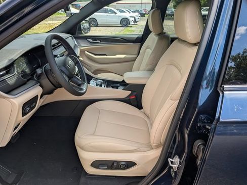 New 2026 Jeep Grand Cherokee Limited w/ Limited Altitude Package AWD/4WD image 9