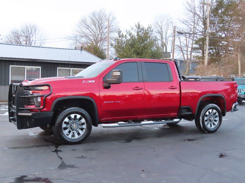 Used 2024 Chevrolet Silverado 2500 LT image 2