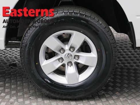 Used 2020 RAM 1500 Classic SLT image 8