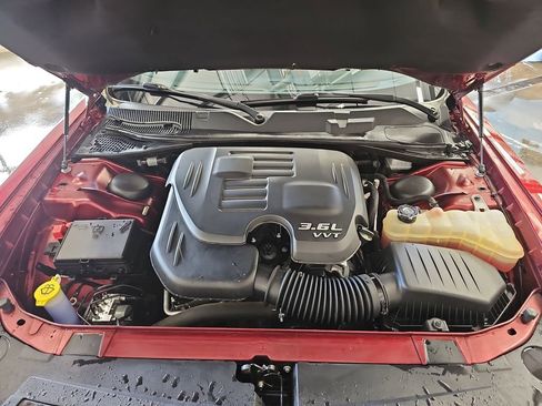 Used 2022 Dodge Challenger SXT w/ Driver Convenience Group RWD image 31