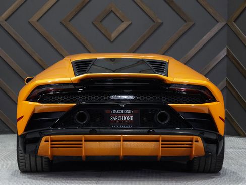 Used 2020 Lamborghini Huracan EVO image 6