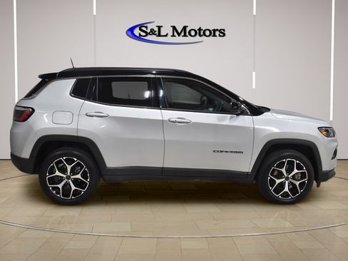 Used 2025 Jeep Compass Limited AWD/4WD image 9