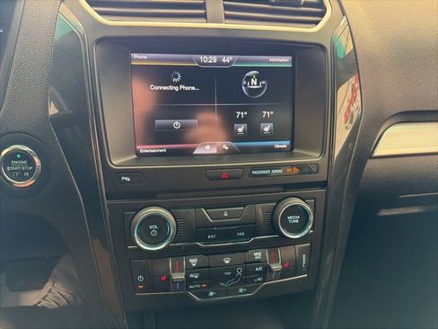 Used 2016 Ford Explorer XLT w/ Equipment Group 202A image 21