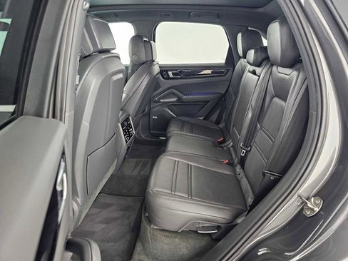 Used 2020 Porsche Cayenne AWD/4WD image 16