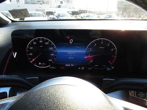 Used 2025 Mercedes-Benz GLB 250 4MATIC image 13