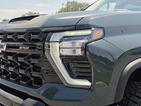 New 2026 Chevrolet Silverado 2500 ZR2 AWD/4WD image 13