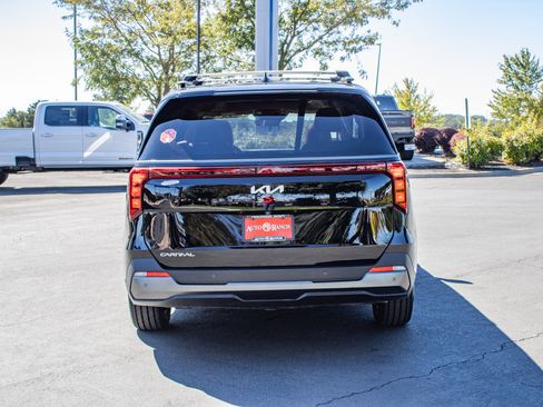 Used 2025 Kia Carnival SX w/ SX Dark Edition Package FWD image 7