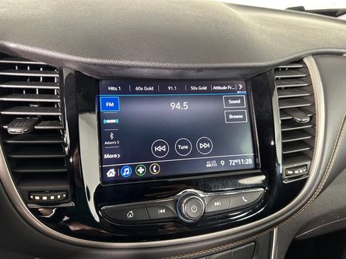Used 2020 Chevrolet Trax LT w/ LT Convenience Package AWD/4WD image 14