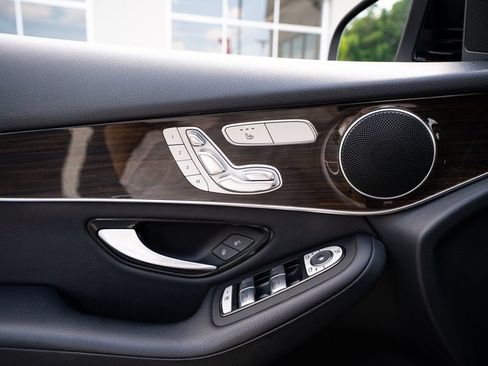 Used 2021 Mercedes-Benz GLC 300 4MATIC w/ Premium Package image 27