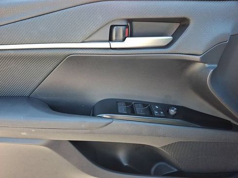 Used 2025 Toyota Camry SE FWD image 12