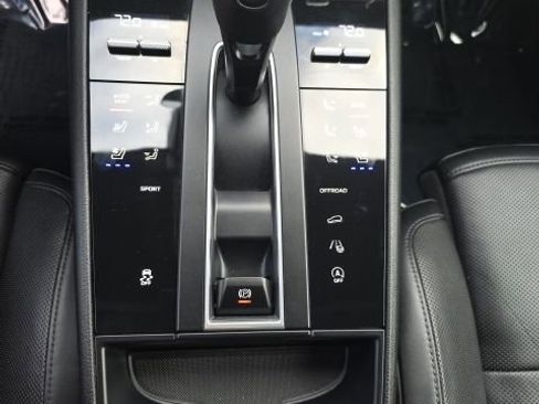 Used 2022 Porsche Macan image 20