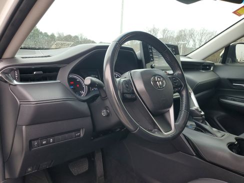 Used 2022 Toyota Venza LE image 17