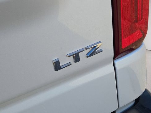 Used 2021 Chevrolet Silverado 1500 LTZ w/ LTZ Convenience Package II AWD/4WD image 13
