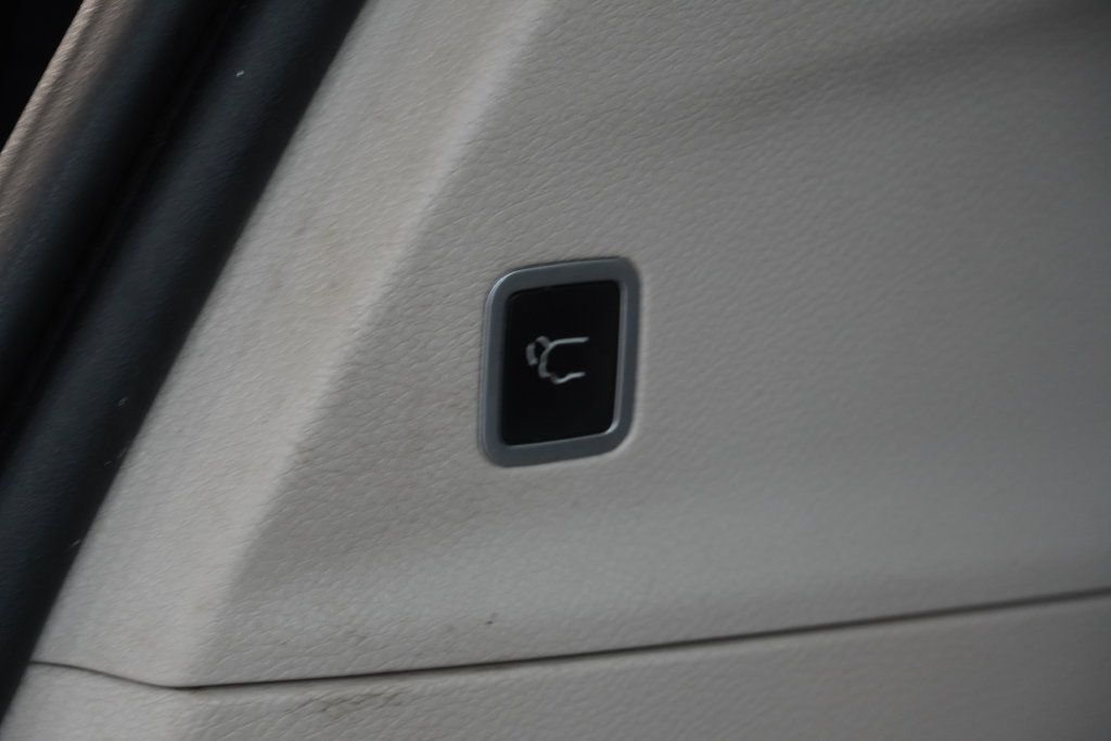 Used 2017 Chrysler Pacifica Touring FWD image 11