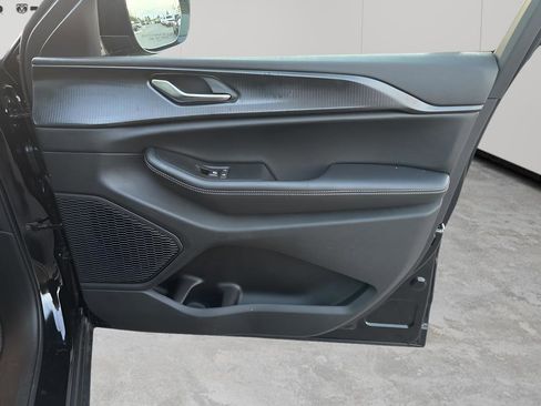 New 2025 Jeep Grand Cherokee L Altitude image 13