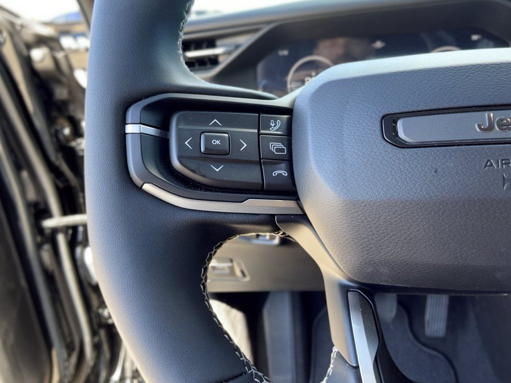 Used 2026 Jeep Cherokee Laredo AWD/4WD image 18