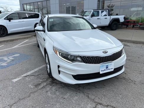 Used 2017 Kia Optima EX image 8