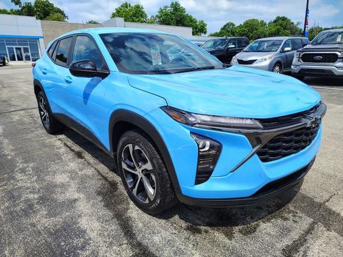 Certified 2024 Chevrolet Trax RS w/ Driver Confidence Package FWD image 3