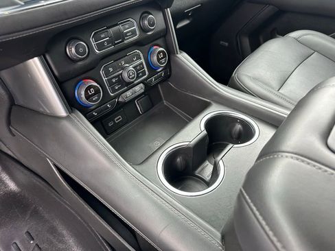 Used 2022 Chevrolet Tahoe Z71 image 14