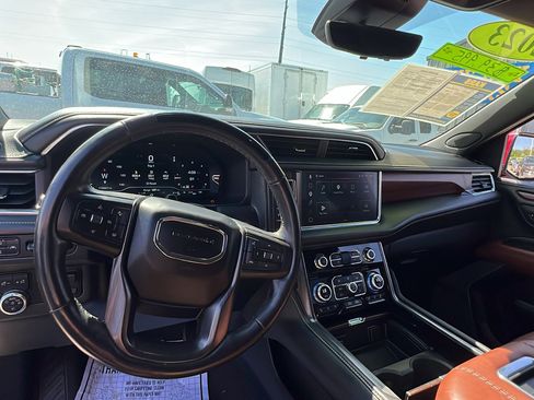 Used 2023 GMC Yukon Denali Ultimate AWD/4WD image 14