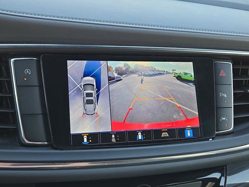 Used 2024 Buick Enclave Premium image 29