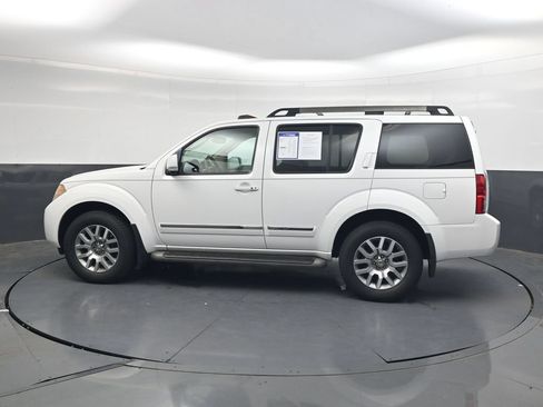 Used 2010 Nissan Pathfinder LE w/ Navigation Pkg AWD/4WD image 11