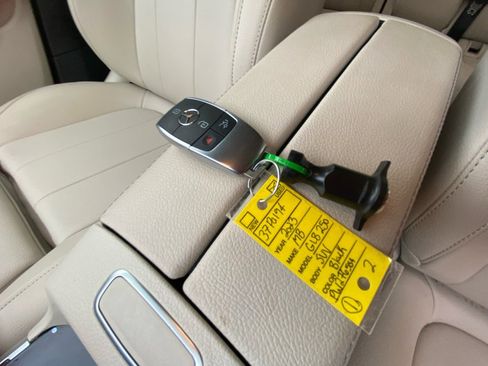 Used 2023 Mercedes-Benz GLB 250 4MATIC image 34