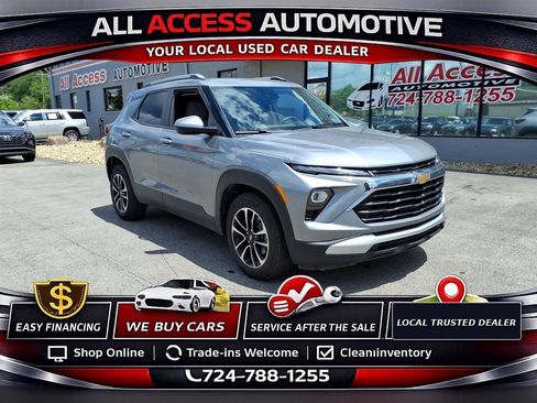 Used 2025 Chevrolet TrailBlazer LT FWD image 2