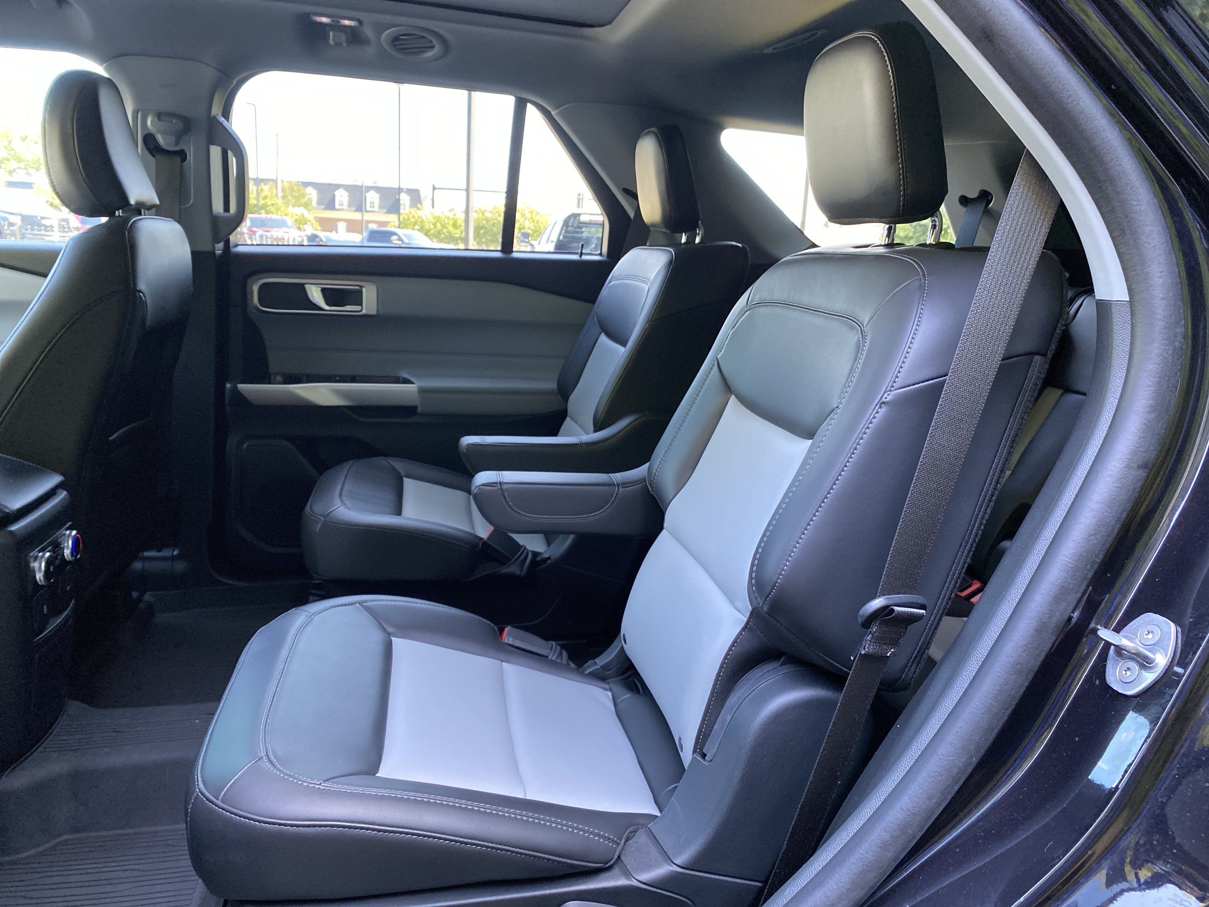 Used 2023 Ford Explorer XLT w/ Equipment Group 202A RWD image 36