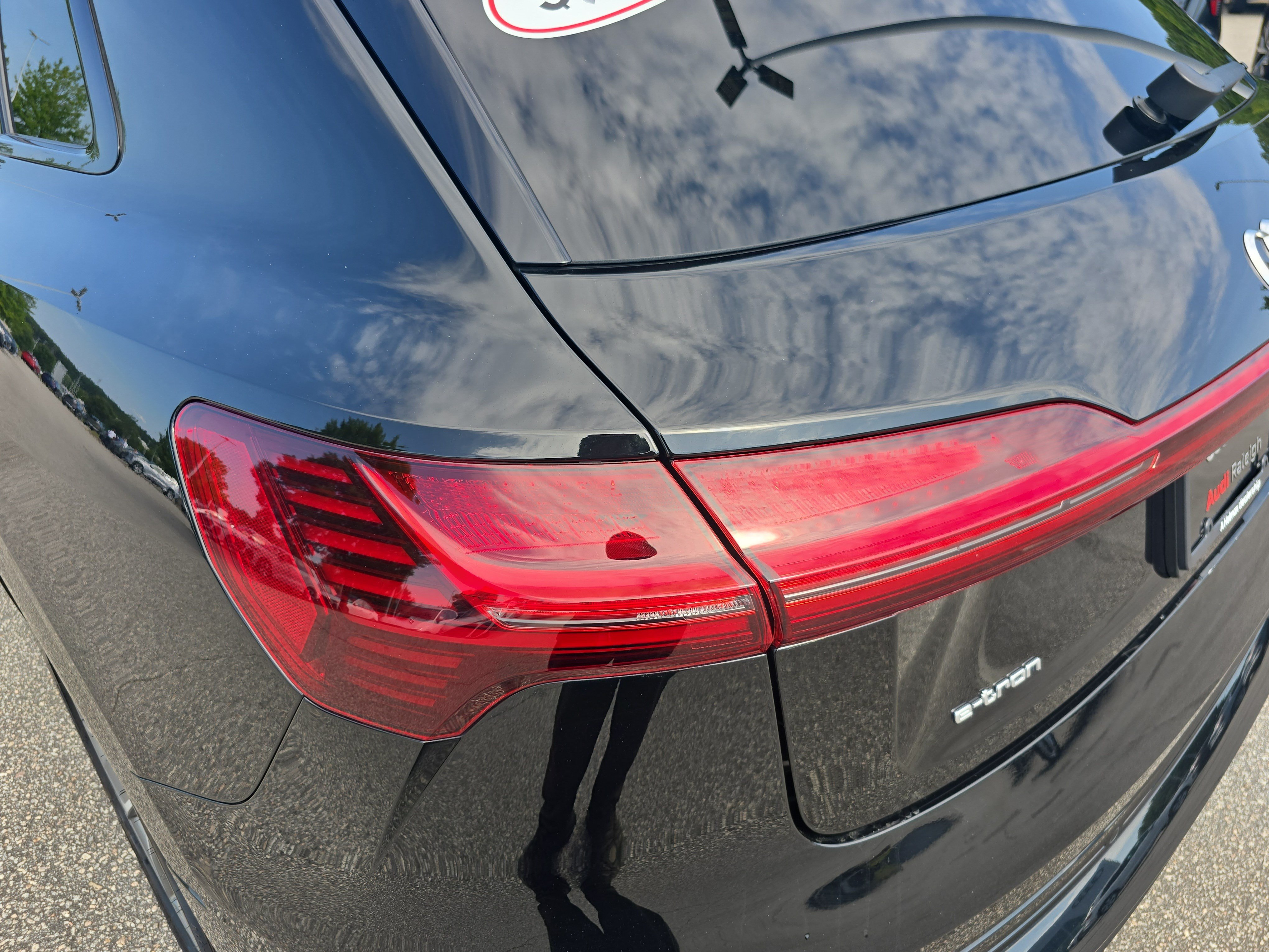 Used 2021 Audi e-tron Premium Plus w/ Premium Plus Package AWD/4WD image 31