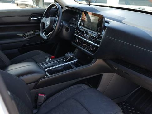 Used 2022 Nissan Pathfinder SV FWD image 16