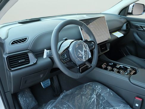 New 2025 VinFast VF 8 Eco AWD/4WD image 9